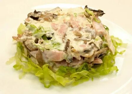 Салат с жареными огурцами с сыром