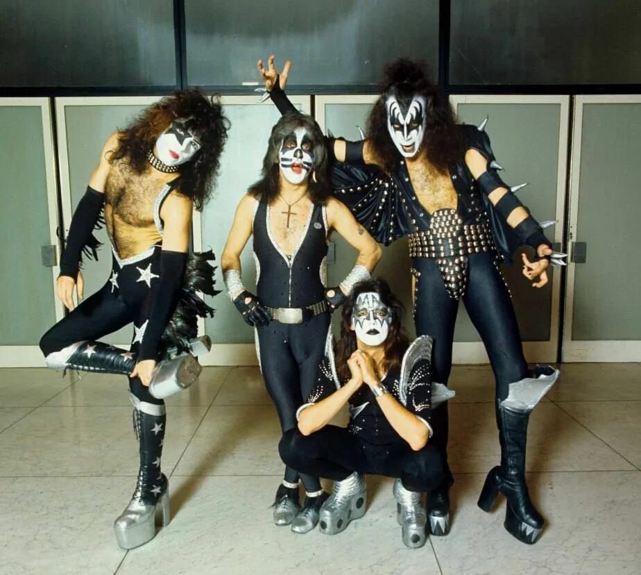 Все тип топ каблучки макияж. Каблучки макияж и этот день наш. kiss paul stanley 2006. kiss in amsterdam 1976. каблучки макияж.