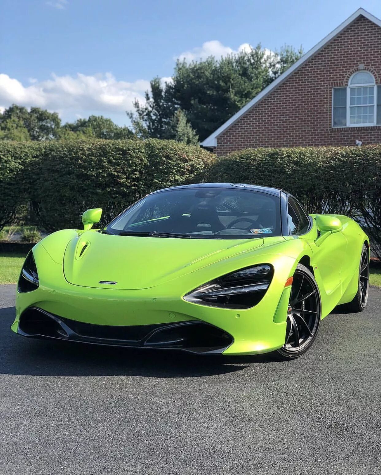 Красивые машины цены. Макларен 720s. MCLAREN 720s. Машина MCLAREN 720s. MCLAREN 720s салатовая.