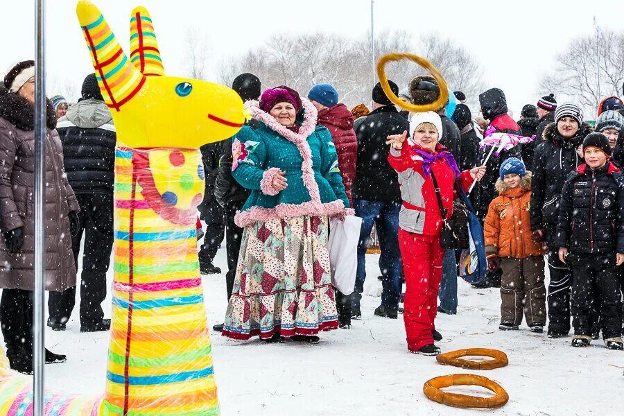 Интересные игры на масленицу на улице. Развлечения на Масленицу на улице. Украшение площадки на Масленицу. Интересные площадки на Масленицу. Реквизит на Масленицу.