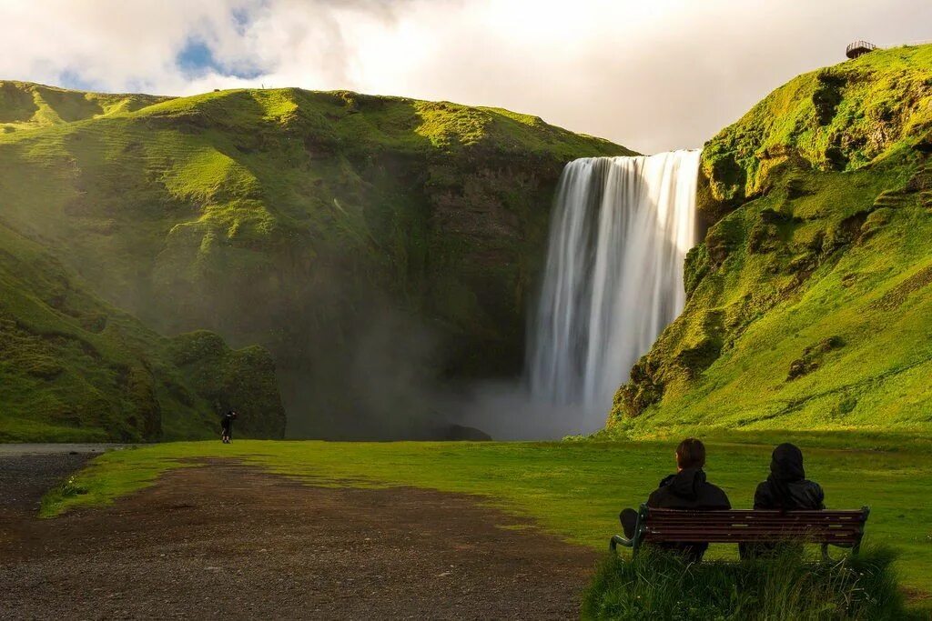 Мир в фотографиях. Skogafoss Исландия. Водопад Скоугафосс. Водопад Скоугафосс Исландия фото. Красивые уголки земли.