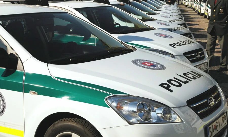 Автомобили словакии. Советские автомобили в сербии. Автомобили словакии. Ваз за границей. Ваз 2104 полиция.