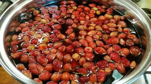 Компот из клубники и красной смородины