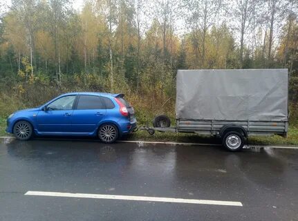 Водитель автомобиля с прицепом
