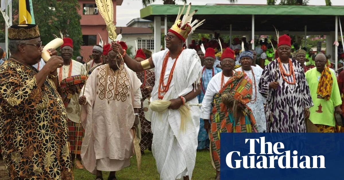 День независимости ганы. Национальная одежда монарха нигерии. Обозначьте границы федеративных государств африки. Король нигерии. Страны африки с федеративной формой правления.