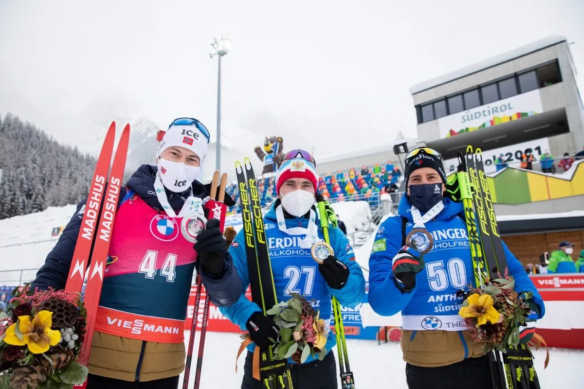 Биатлон в лужниках гонка звезд. Биатлон 3 км. Эстафетная гонка биатлон. Биатлон 3 км. Смешанная эстафета биатлон в пекине.