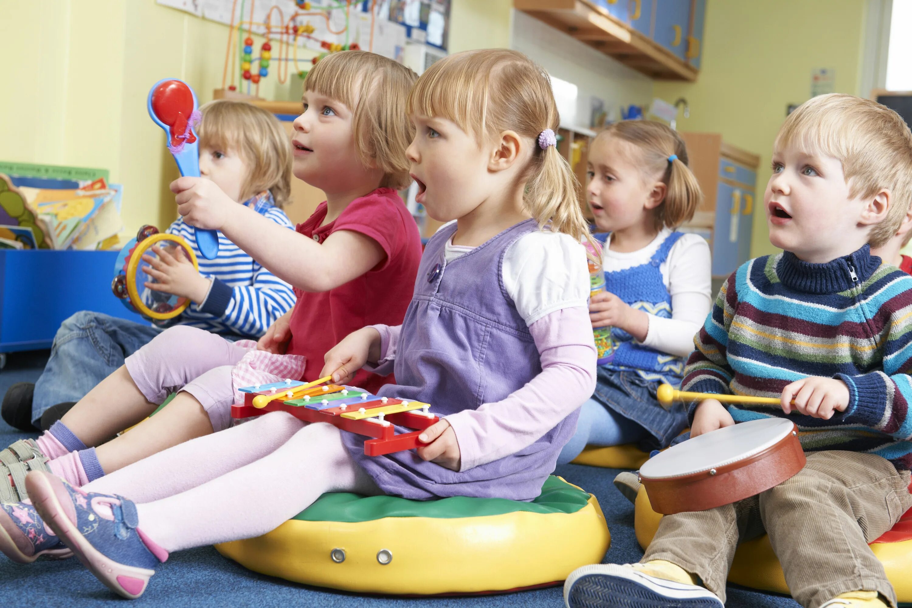Дошкольные группы могут быть. Дети в детском саду. Сад для дошкольников. Музыкальное занятие в садике. Дети на занятии в детском саду.