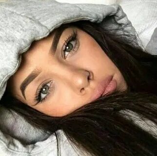 Красивые милые губы