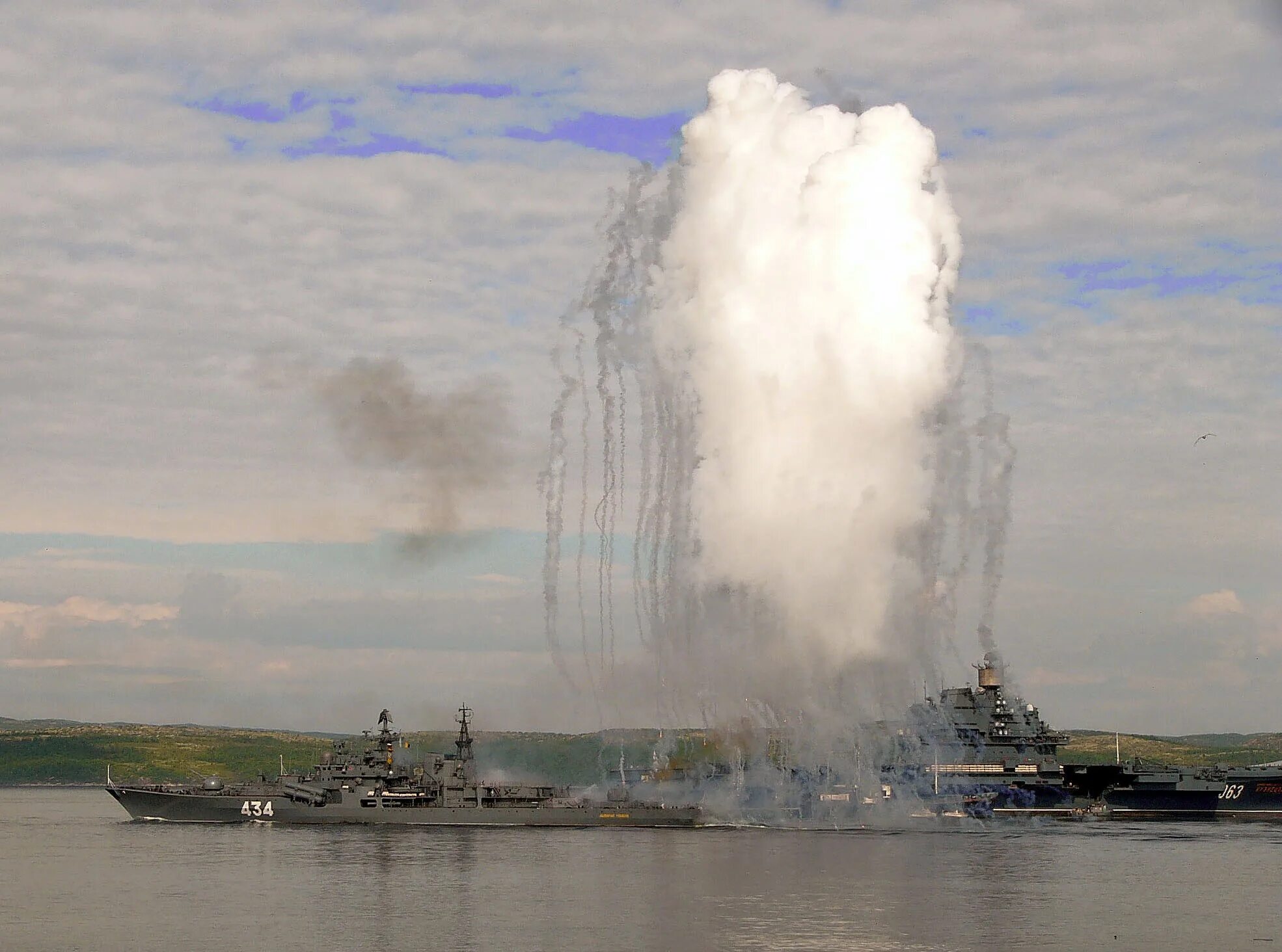 5 мая 2006. Снаряд-постановщик помех. Постановка помех кораблем. Дымовая завеса корабля. Корабельный комплекс выстреливаемых помех ПК-10.