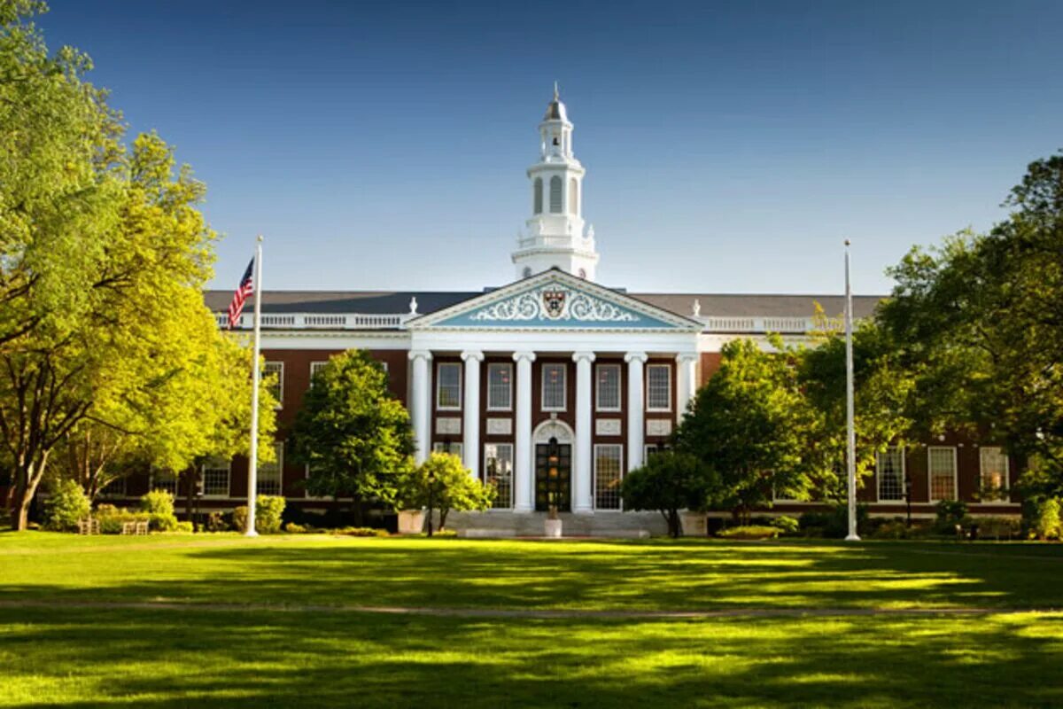 University image. Гарвардский университет (harvard university), сша. кембридж массачусетс университет. harvard university кембридж, штат массачусетс, сша. бостон гарвардский университет.