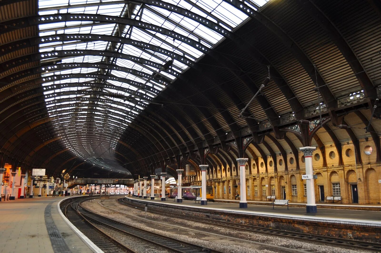 Нью йорк поезда вокзал. State station (mbta). Station may 9 2007. Станция вунсокет. State station (mbta).