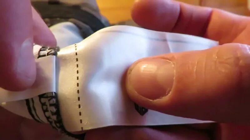 Чипы в одежде. Микрочипы в обуви. rfid-чип на обуви. чип вшивают в одежду. rfid чип на одежде.