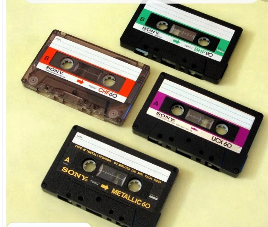 Покажи кассеты. Компакт кассета Audio Cassette. Кассета магнитофонная сони 90. Cassette Sony 80s. Магнитофонная кассета pv300s.