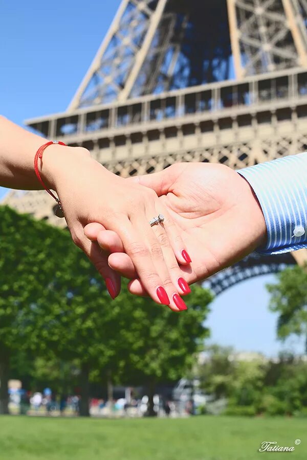 10 предложений руки. Предложение руки и сердца. Предложение руки и сердца в Париже. Сердце в руках. Предложение в Париже.
