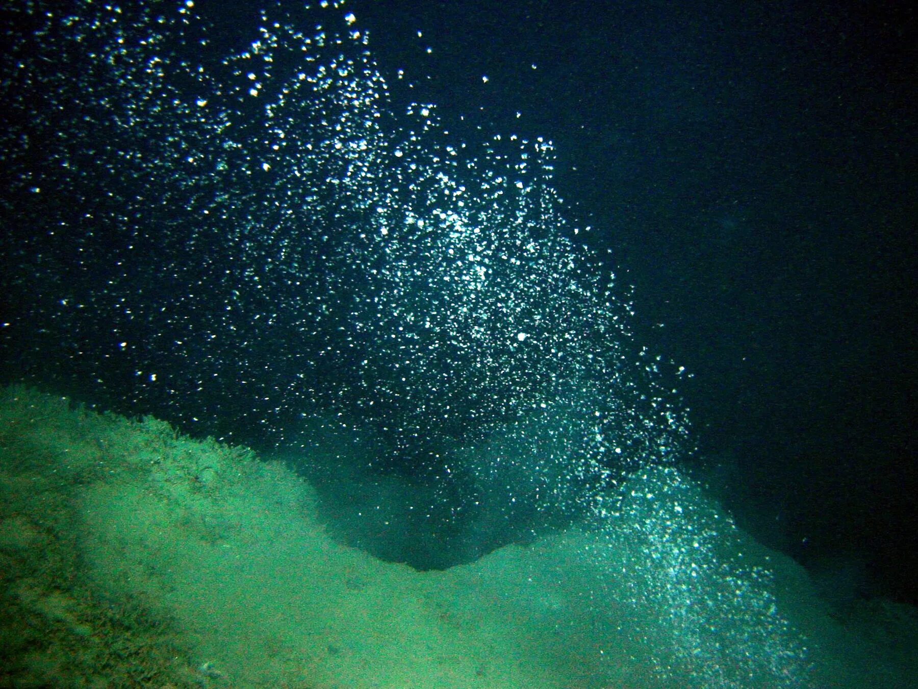 На дне воздушного океана. Метановые пузыри в Бермудском треугольнике. Дно океана. Пузырьки в море. Океаны. Глубина.