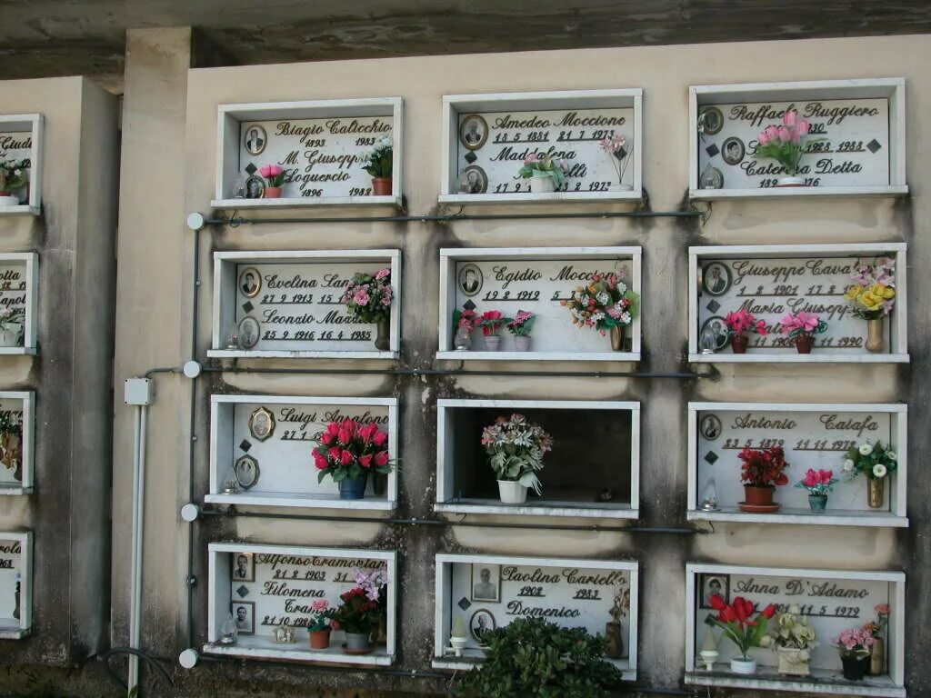 корейское кладбище кремирование. кладбище для урн с прахом. нижегородский крематорий колумбарий. пенягинское колумбарий. урна в колумбарии.