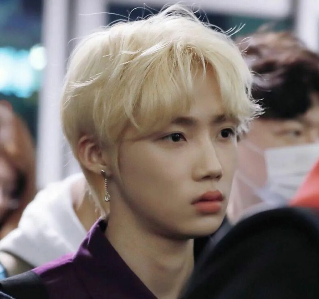 Китайцы блондины. Азиат блондин. китаец блондин. светловолосые китайцы. светловолосые азиаты.