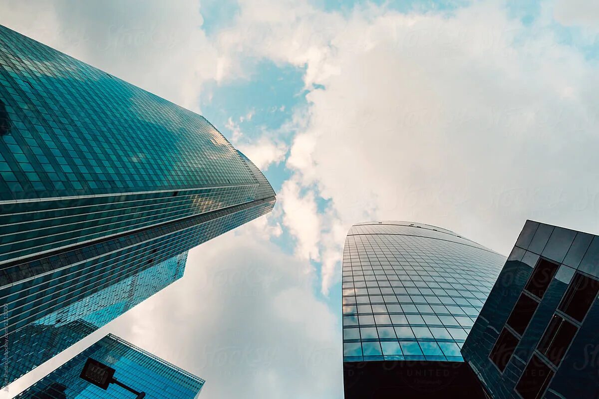 Здания небоскребы. Центр фон. Аниме торговый центр. Бизнес центр здание. Больница будущего.