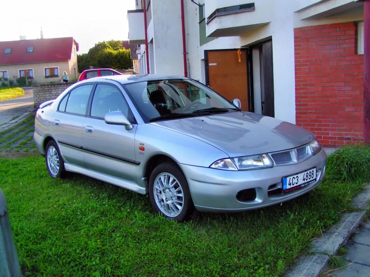 Mitsubishi carisma 1.6. Митсубиси Каризма 1997. Митсубиси Каризма 1. Mitsubishi Carisma 97 год. Mitsubishi Carisma 1995 года.