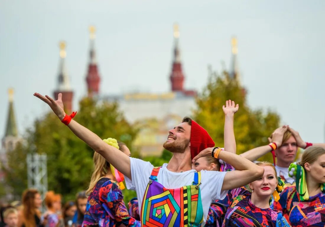 В городе москве состоится. С днем города москва. празднование дня города в москве. с праздником города москвы. москва днем.