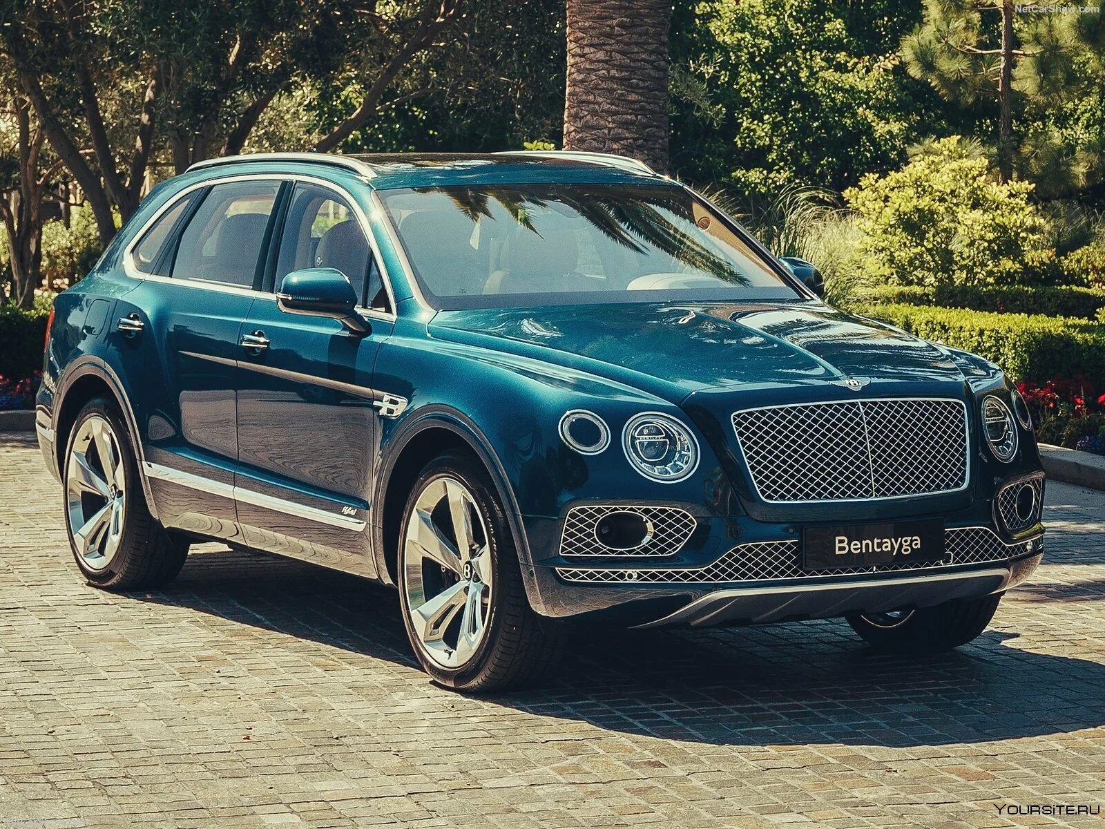 Бентли бентайга 2016. Bentley кроссовер Bentayga. Джип Bentley Bentayga. Бентли Бентайга 2020. Bentley Bentayga 2019.