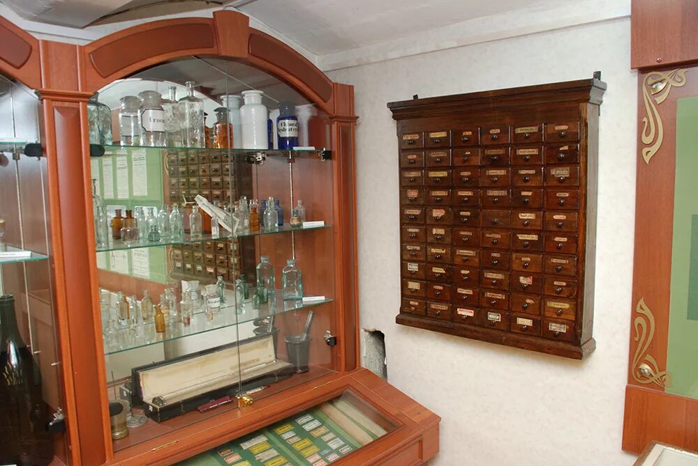 Аптека феррейна на никольской. Кольский 100 аптека. Аптека 1 тел. Социальная аптека ленина 16. Аптека №1.