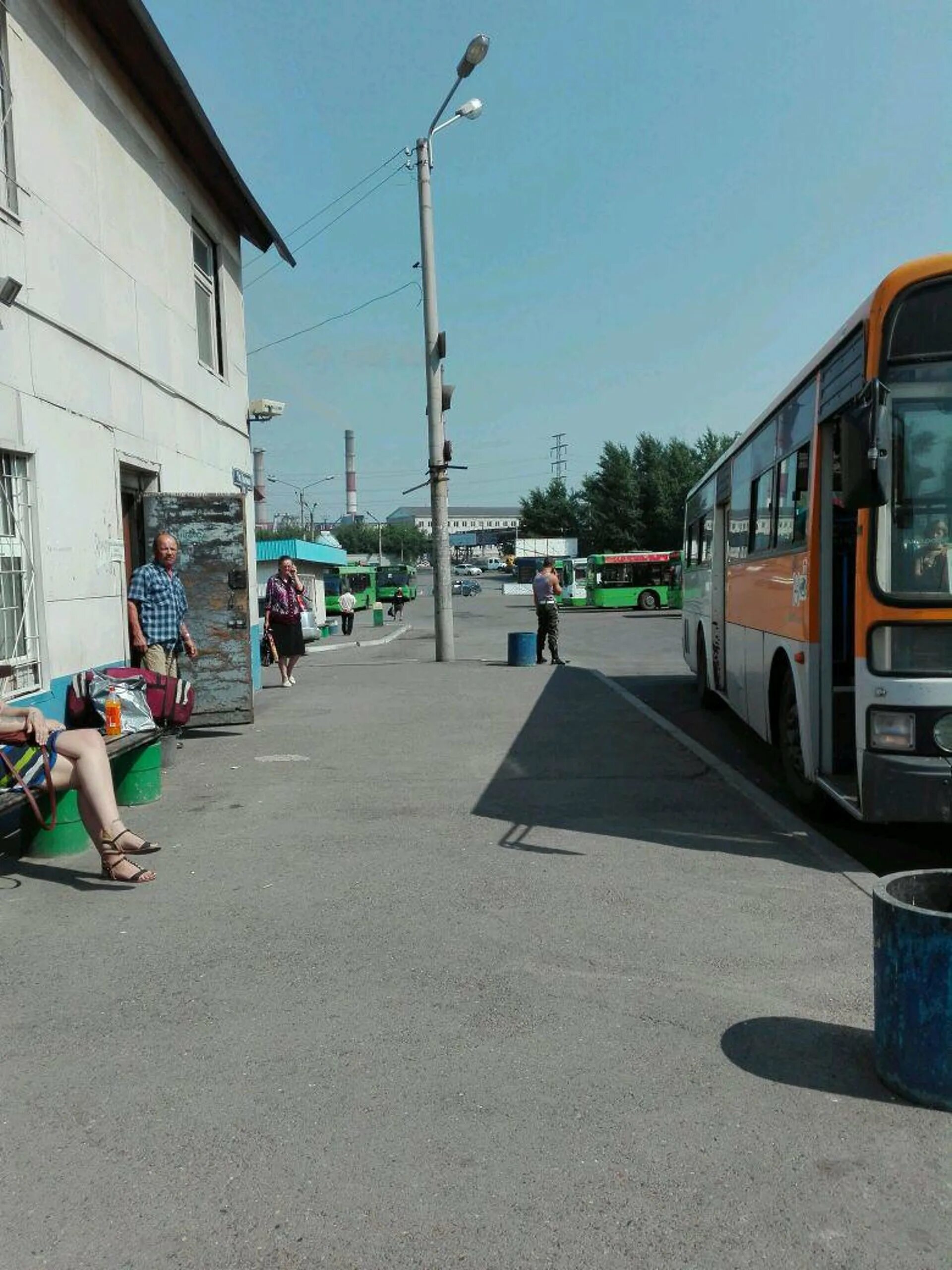 Номер красноярского автовокзала. Автовокзал Восточный Красноярск. Восточка Красноярск автовокзал. Автокасса Восточный Красноярск. Автовокзал Восточный Красноярск фото.