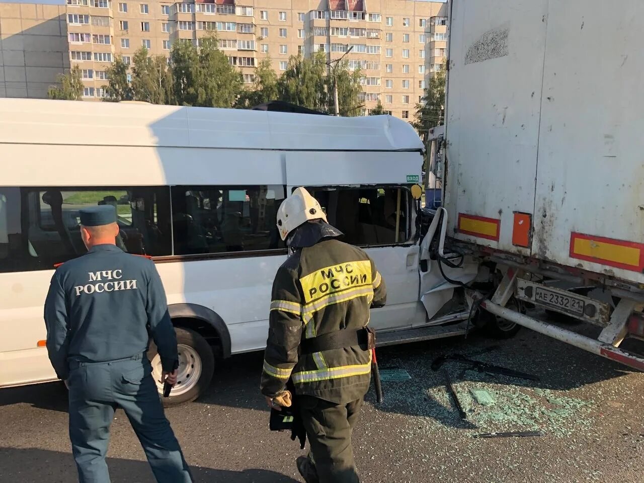 Происшествия часа сегодня россии. ДТП на Тракторостроителей. Авария на Тракторостроителей Чебоксары. Чебоксары авария маршрутка. Чебоксары сегодняшние ДТП.