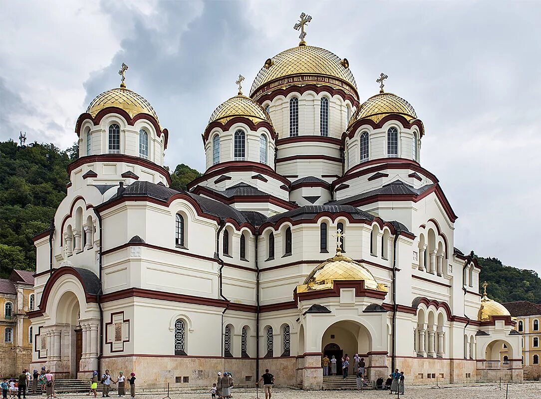 храм иконы божией матери воспитание в некрасовке. казанская церковь новодевичьего монастыря. византийский стиль церкви. русско-византийская архитектура. новодевичий монастырь спб казанский храм.