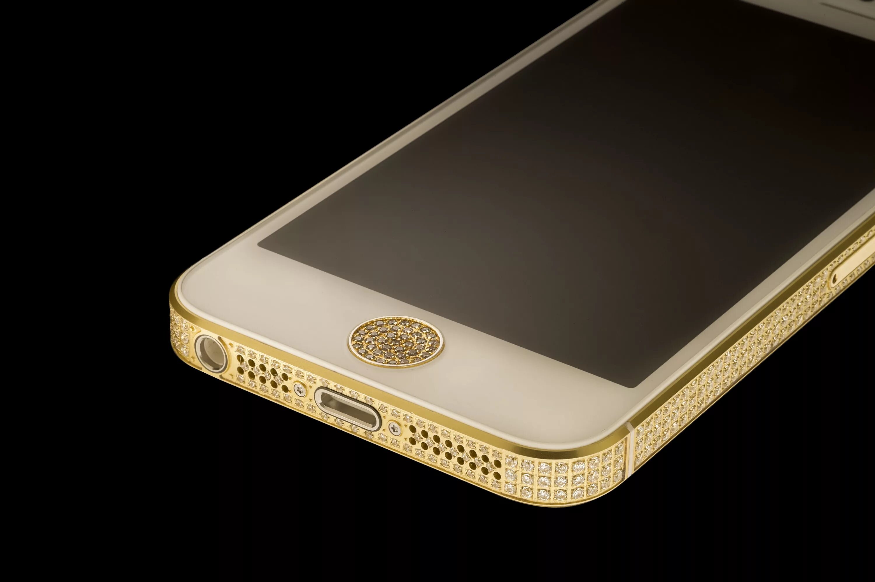 Gold mobile. Apple iphone 5 Black Diamond Edition. Iphone 5 Gold. Iphone 5s золотой. Смартфон из золота.