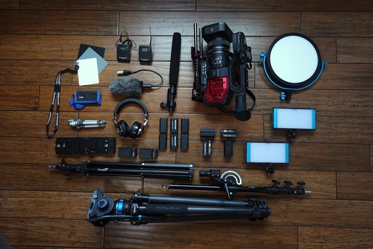 Video equipment. Video gear. Video gear. Video gear. Оборудование для оператора видеосъемки.