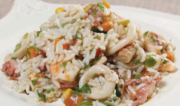 Рис с кальмарами на сковороде - рецепт приготовления с пошаговыми фото