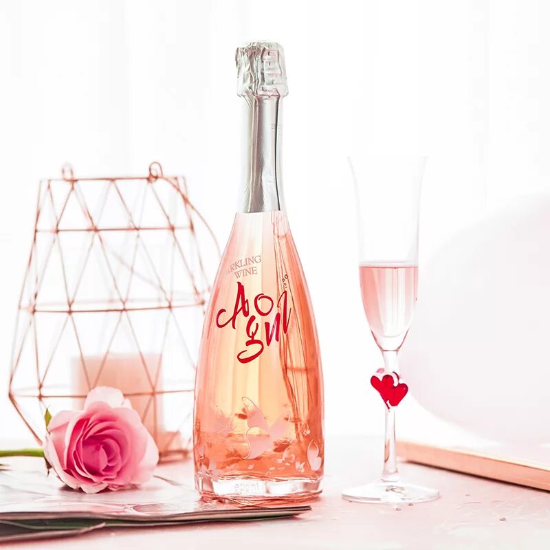 Шампанское и розы 22 экстра. Розовое шампанское. Шампанское и розы. Розовая бутылка шампанского. Шампанское в розовой бутылке.