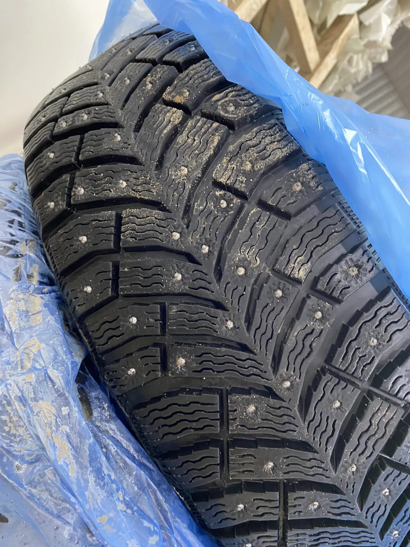 Michelin x ice north 4 цены. Michelin x-Ice North 4. Michelin Ice North 4. Зимняя резина Мишлен x-Ice North 4. Мишлен Икс айс Норд 4 шины.