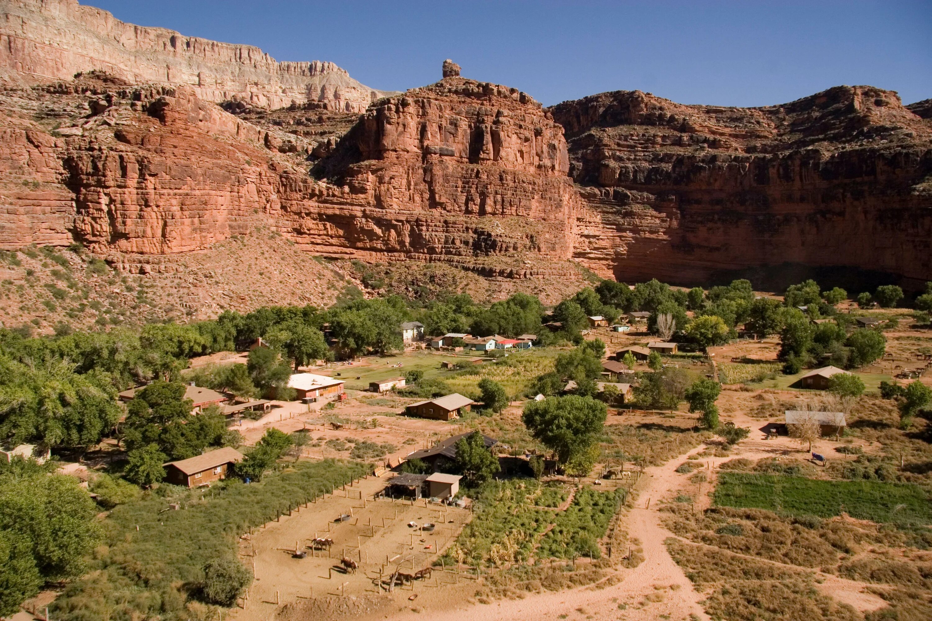 Grand village. Супай штат Аризона. Деревня Супай Аризона США. Деревня Хавасупай каньон Гранд. Деревня Сапай, штат Аризона.