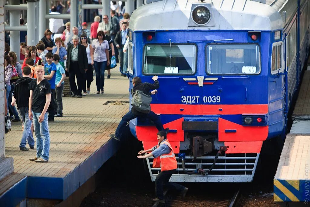 ЖД станция Лосиноостровская. Эд2т Лосиноостровская. Эд2т Эстетика. Станция Лосиноостровская фото.