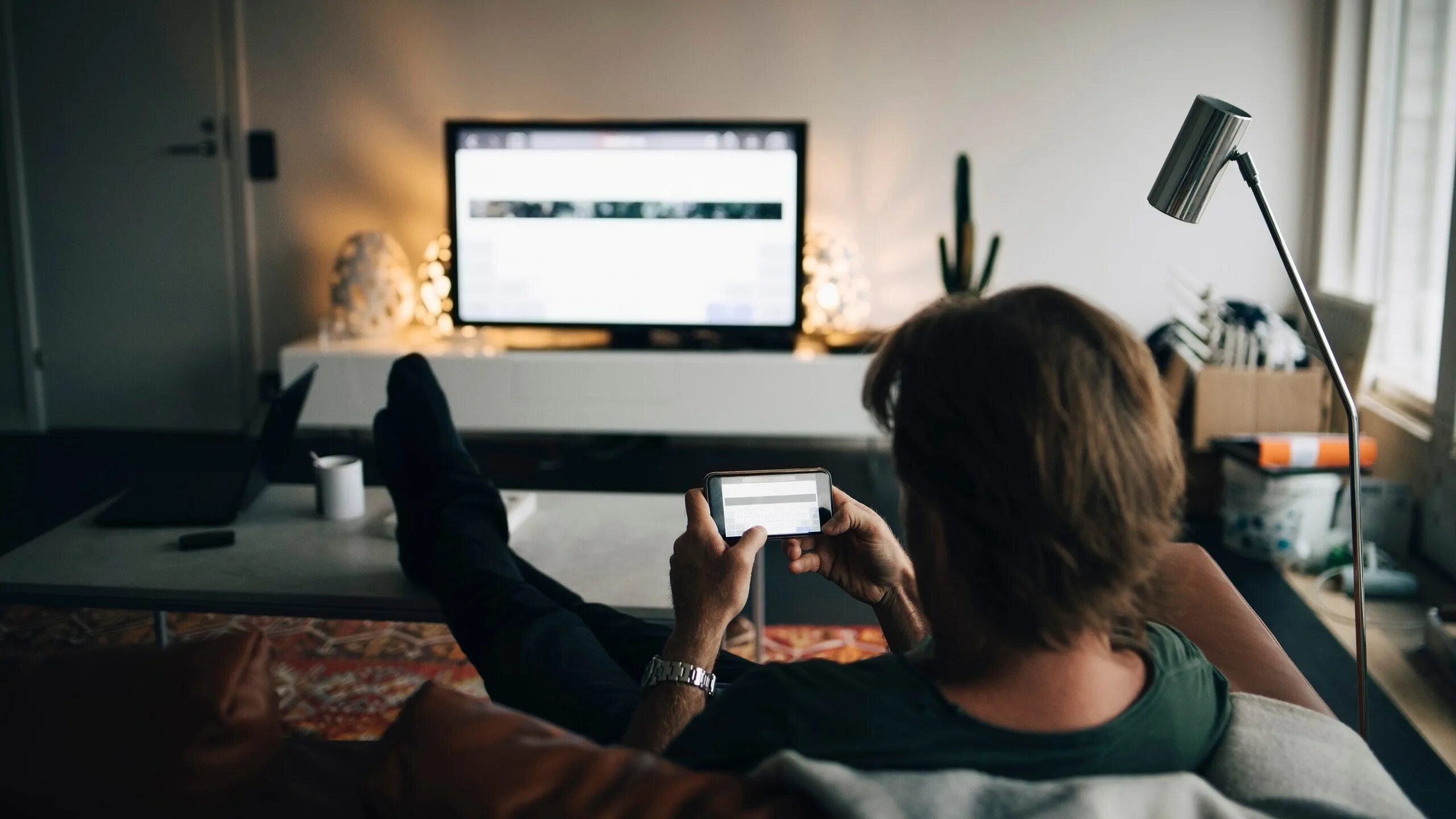 Look they watch tv. Вечер перед телевизором. Слежка через телевизор. Столик перед телевизором. Телевизор для просто.