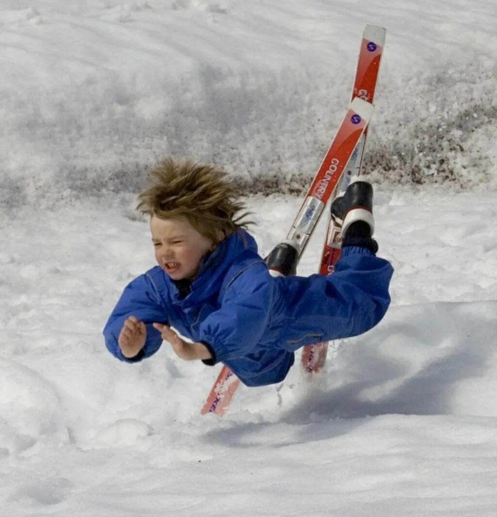 Дети на горных лыжах. Дети катаются на лыжах. Дети горнолыжники. Дети на Горке.