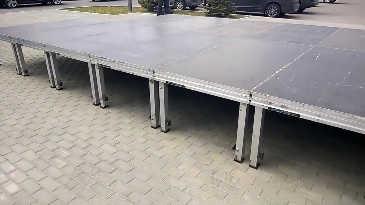 Евро подиум. Подиум уличный. Подиум мобильный модуль сцены 2х2м модуль. Подиум layher 1. Подиум сценический разборный.