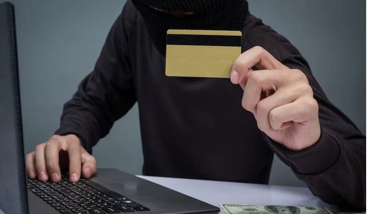 Мошенничество в интернете картинки. Стала жертвой интернет мошенников. Мошенничество в интернете фото. Интернетмашенничество. Преступники в интернете.