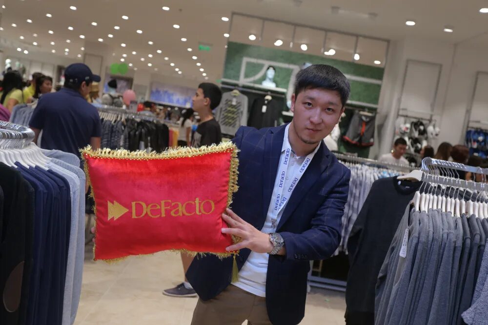 одежда оптом из китая. детская одежда тайланд. магазин брендовой одежды. магазин стоковой одежды. москва рынок одежда из италии.