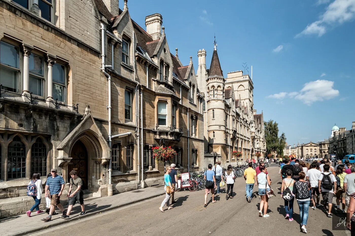 Oxford university town. Оксфорд город. Оксфорд город в Великобритании. Улица Оксфорд. Население Оксфорда.