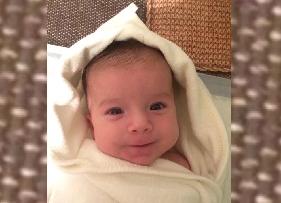 Фотосессия на 1 месяц ребенку. 2 месяца девочке. В алматы трехмесячную девочку. Малыш до года. Ребенок девочка.