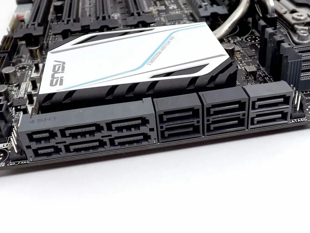 X99 какой блок питания. Asus x99 deluxe. asus x99 deluxe батарейка. x99 sata iii. asus x99 nvme.