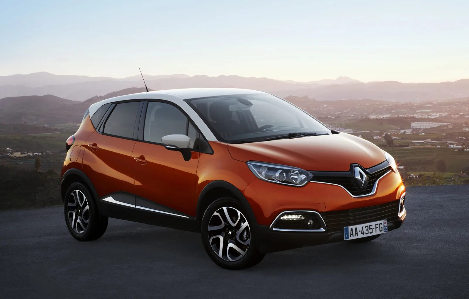 Легковую renault. Рено Каптур 2. Рено Каптур марка. Рено машина марки Рено Каптур. Рено Каптур 2000.