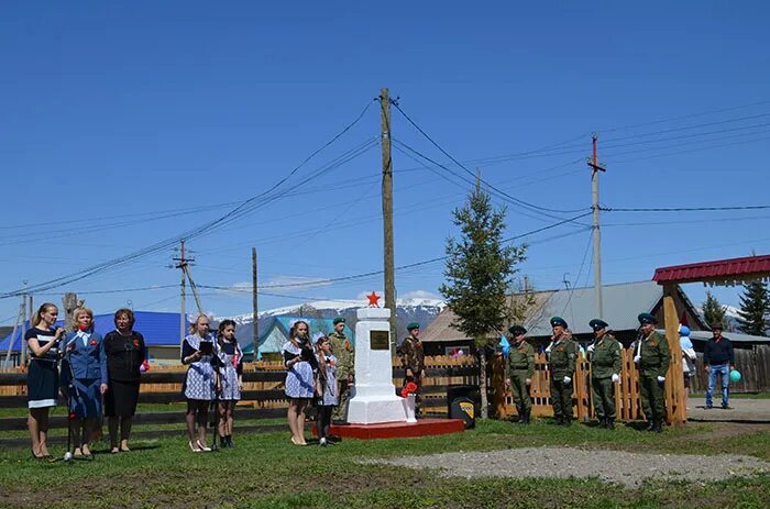 Погода в верх уймоне. Деревня верх Уймон день Победы. Верхний Уймон фото.