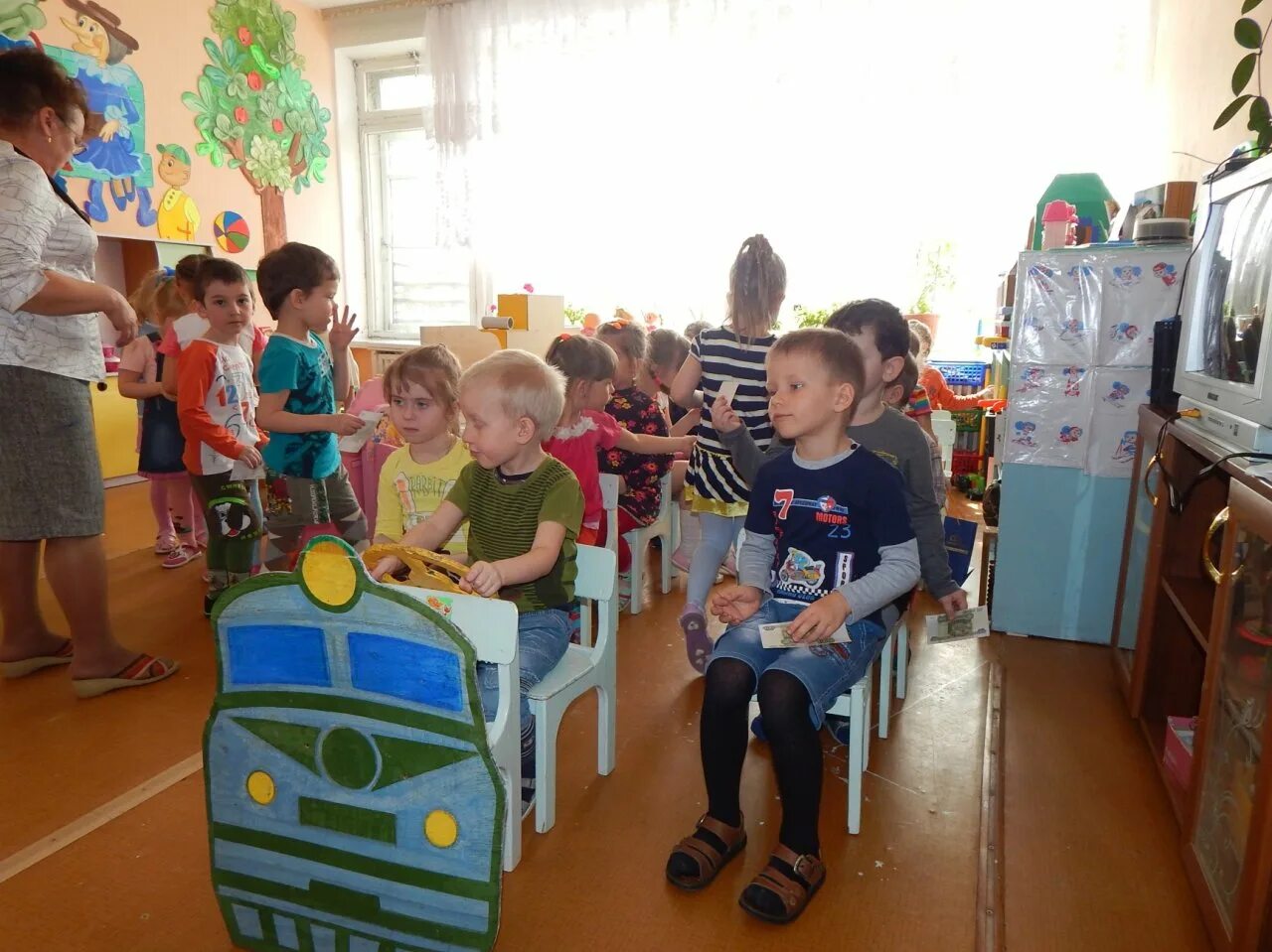 Игровое упражнение "путешествие на поезде". Атрибуты для сюжетно-ролевых игр в детском саду. Занятия путешествия в доу. Игровые ширмы для детского сада. Сюжетно-ролевые игры.