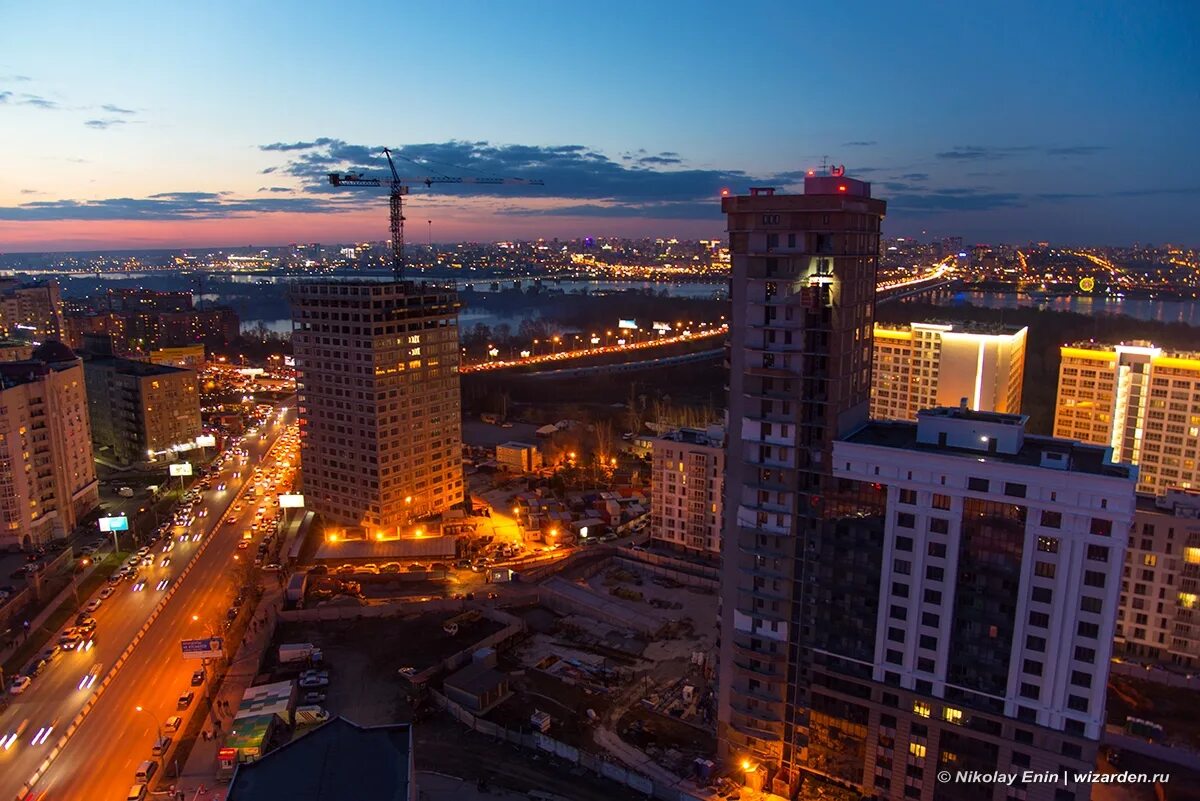 Жк горский новосибирск. Новосибирск Горский ночью. Горский Сити отель Новосибирск. Новосибирск Горский высотки. Gorskiy City Hotel Новосибирск 21 этаж.