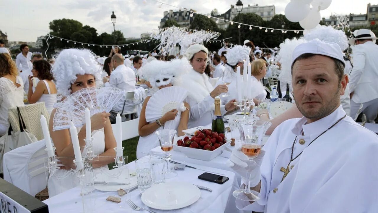 White events. Свадьба в санкт петербурге на природе. White events. Торт в стиле вайт пати. Белый ужин в париже.