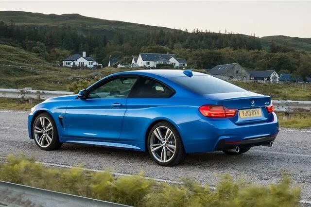 BMW M440i xDrive, Arctic Race Blue, Rim 19" Styling 797 M (06/2020).